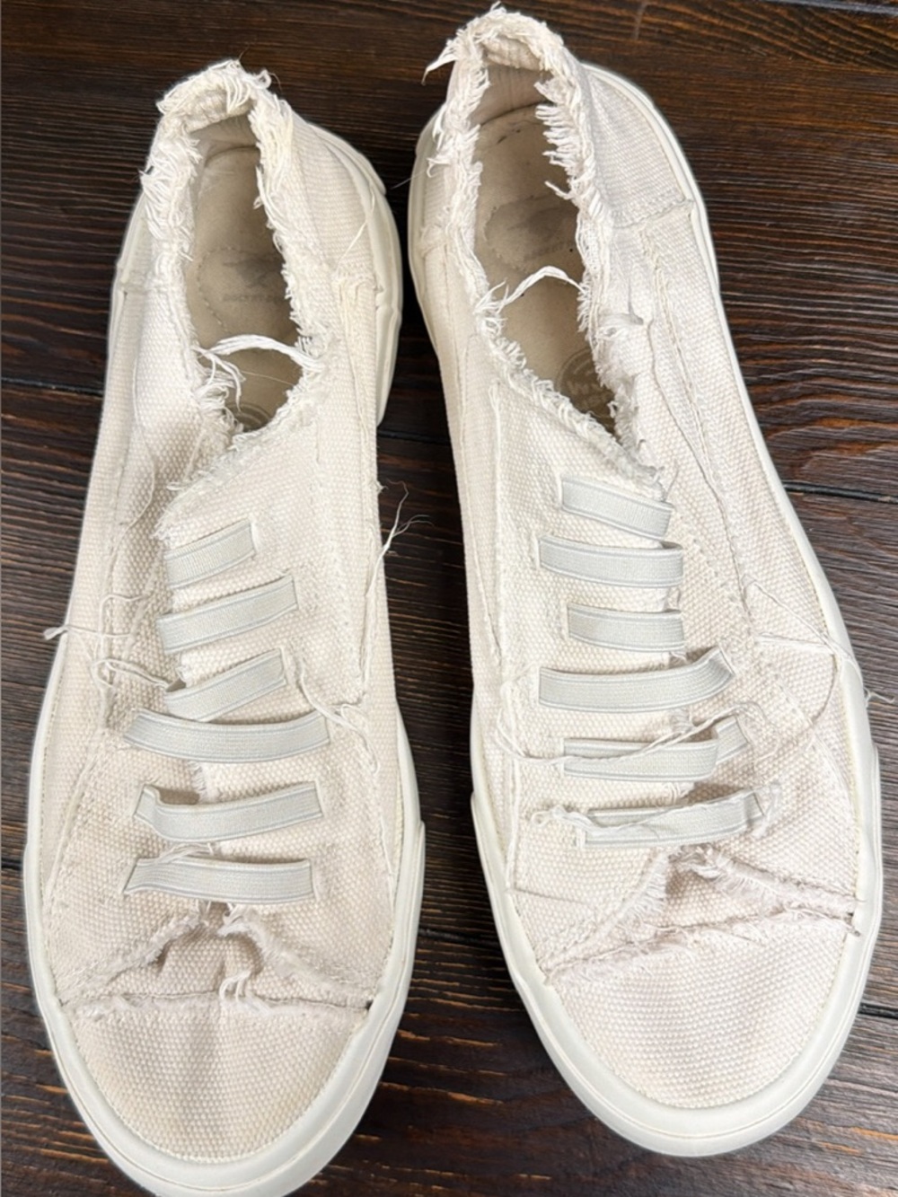 Rocket dog Women’s Slip-On Canvas Sneakers white